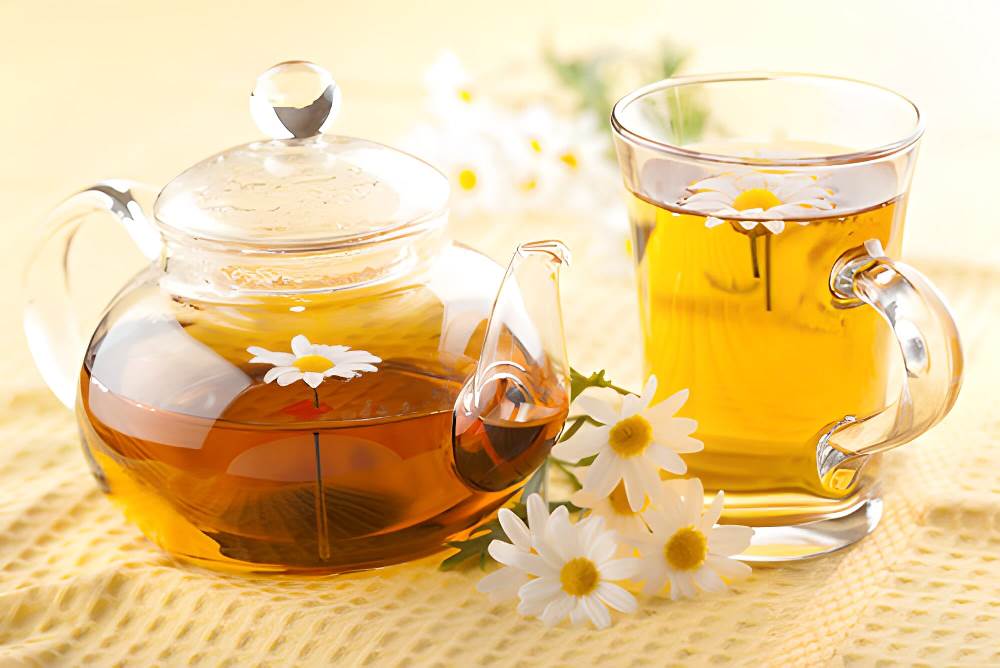 Top 10 liečivých účinkov rumančekového čaju na pleť